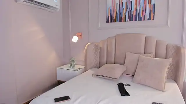 Snapshot of mia_kisses2 chatting on 18, 10, 2025 mia kisses2 online show from 18, 10, 2025