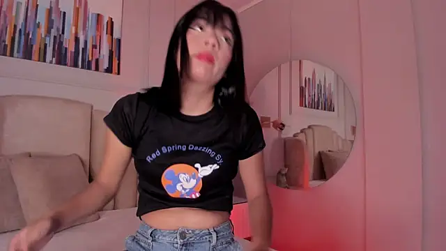 Snapshot of mia_kisses2 chatting on 11, 11, 2025 mia kisses2 online show from 11, 11, 2025