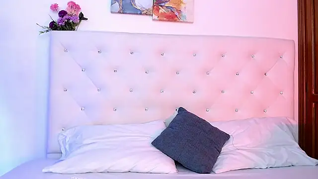 Snapshot of molly_curvyhot chatting on 28, 11, 2025 molly curvyhot online show from 28, 11, 2025