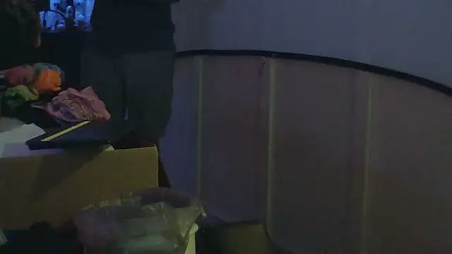 Luv2SuckBWC92 online show from 13, 9, 2025