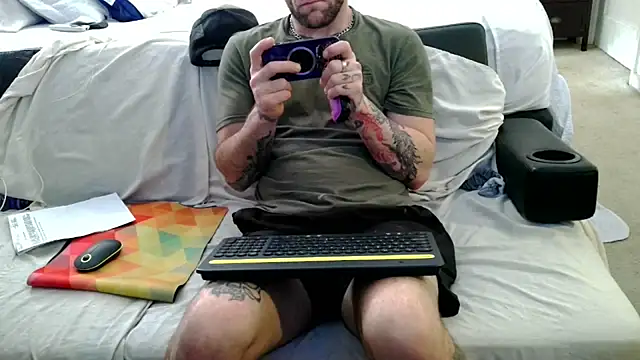 Luv2SuckBWC92 online show from 6, 10, 2025