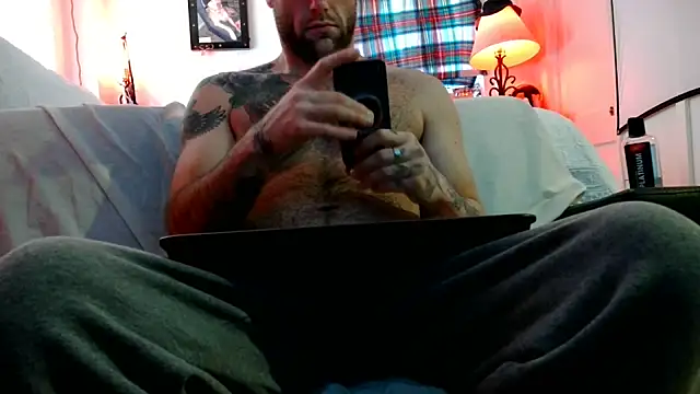 Luv2SuckBWC92 online show from 7, 10, 2025