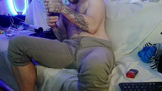 Luv2SuckBWC92 online show from 7, 11, 2025