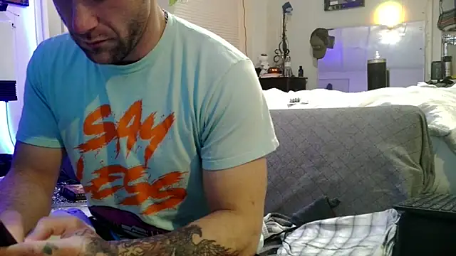 Luv2SuckBWC92 online show from 29, 11, 2025