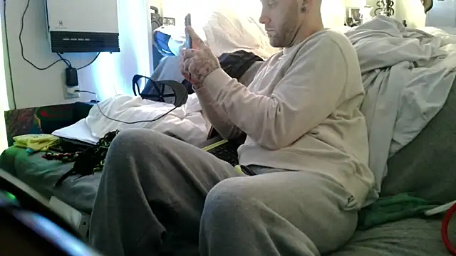 Luv2SuckBWC92 online show from 1, 12, 2025