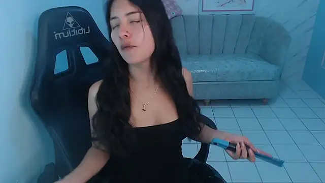 victoria hernandez t  online show from 18, 4, 2026