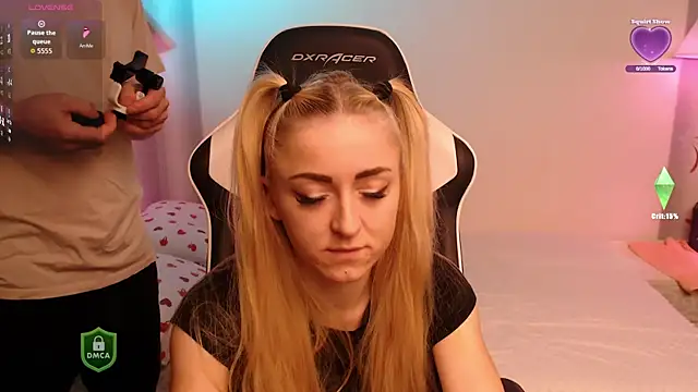 Snapshot of space_danger chatting on 8, 11, 2025 space danger online show from 8, 11, 2025