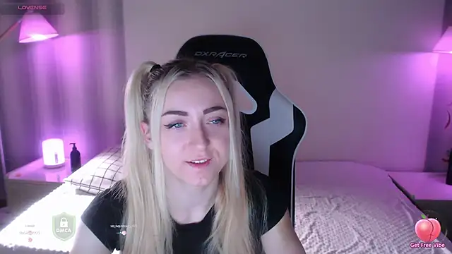 Snapshot of space_danger chatting on 4, 12, 2025 space danger online show from 4, 12, 2025