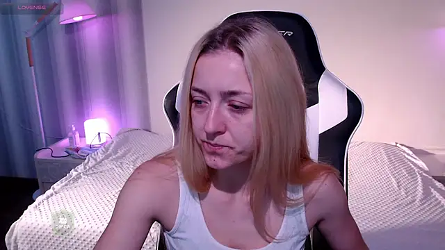 Snapshot of space_danger chatting on 17, 12, 2025 space danger online show from 17, 12, 2025