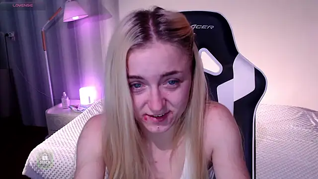 Snapshot of space_danger chatting on 18, 12, 2025 space danger online show from 18, 12, 2025