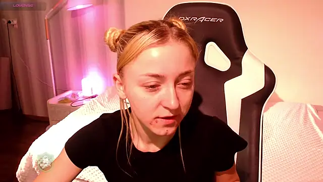 Snapshot of space_danger chatting on 20, 12, 2025 space danger online show from 20, 12, 2025