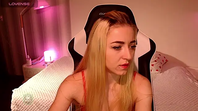 Snapshot of space_danger chatting on 22, 12, 2025 space danger online show from 22, 12, 2025