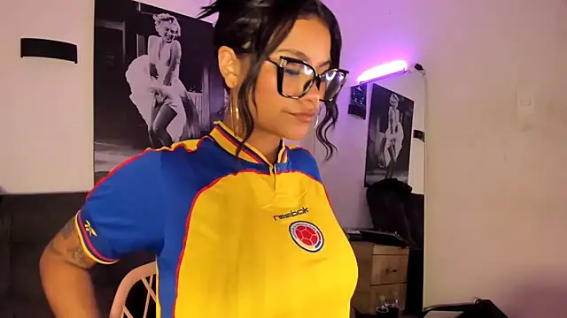 Snapshot of Stefany_44 chatting on 7, 7, 2026 Stefany 44 online show from 7, 7, 2026