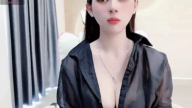 Snapshot of Aline_690 chatting on 6, 4, 2026 Aline 690 online show from 6, 4, 2026