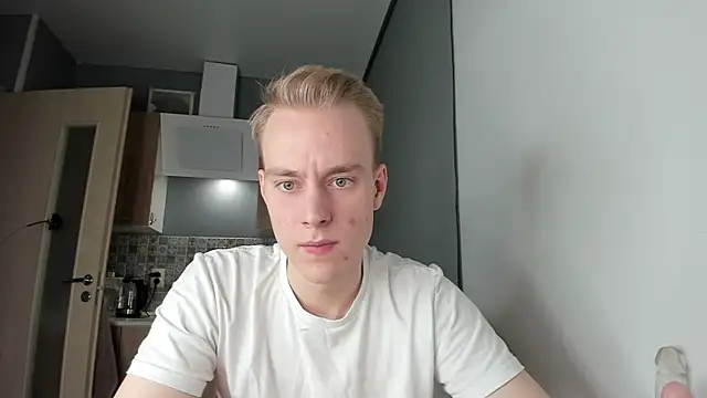 Snapshot of Kevin_Young_Cat chatting on 27, 10, 2025 Kevin Young Cat online show from 27, 10, 2025