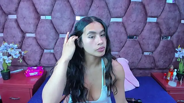 Miaa Davis  online show from 8, 11, 2025