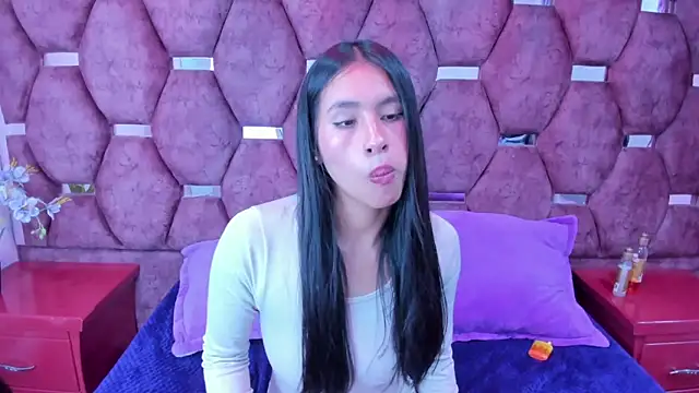 Snapshot of Miaa_Davis_ chatting on 18, 12, 2025 Miaa Davis online show from 18, 12, 2025