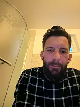 Snapshot of Michel_huge chatting on 18, 12, 2025 Michel huge online show from 18, 12, 2025