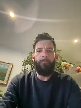 Snapshot of Michel_huge chatting on 9, 4, 2026 Michel huge online show from 9, 4, 2026
