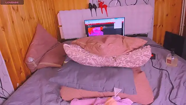 M I L F A online show from 17, 7, 2026