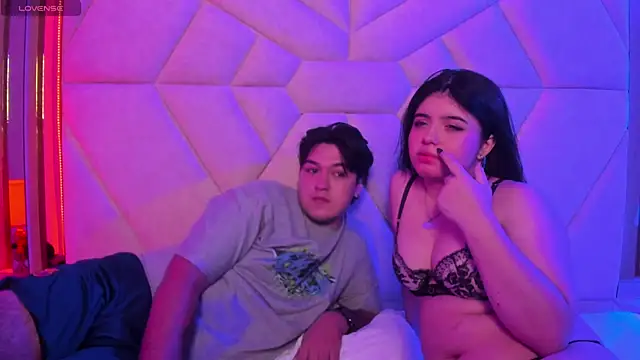 Snapshot of EmilyANDrew_ chatting on 10, 11, 2025 EmilyANDrew online show from 10, 11, 2025