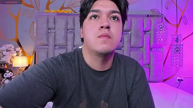 Snapshot of EmilyANDrew_ chatting on 19, 11, 2025 EmilyANDrew online show from 19, 11, 2025