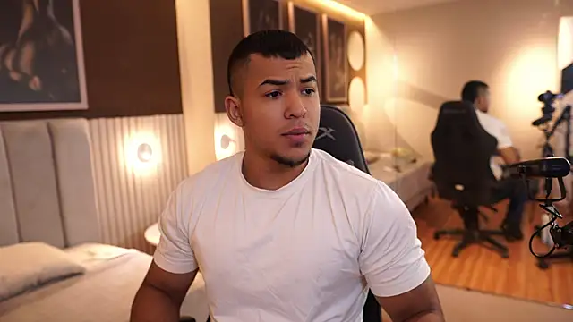 Thiago Valente online show from 1, 10, 2025