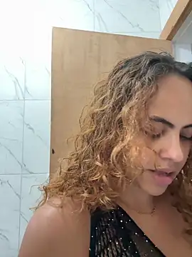 Snapshot of Chloe_Leaozinho chatting on 13, 10, 2025 Chloe Leaozinho online show from 13, 10, 2025