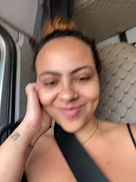 Snapshot of Chloe_Leaozinho chatting on 19, 10, 2025 Chloe Leaozinho online show from 19, 10, 2025