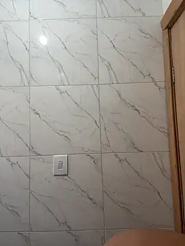 Snapshot of Chloe_Leaozinho chatting on 8, 11, 2025 Chloe Leaozinho online show from 8, 11, 2025