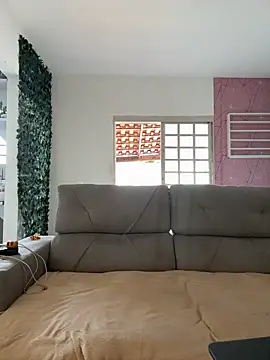 Snapshot of Chloe_Leaozinho chatting on 9, 11, 2025 Chloe Leaozinho online show from 9, 11, 2025