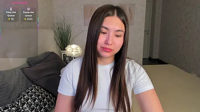 Megan Williamms online show from 22, 11, 2025