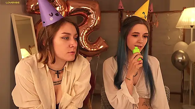 Snapshot of violetesa chatting on 7, 11, 2025 violetesa online show from 7, 11, 2025