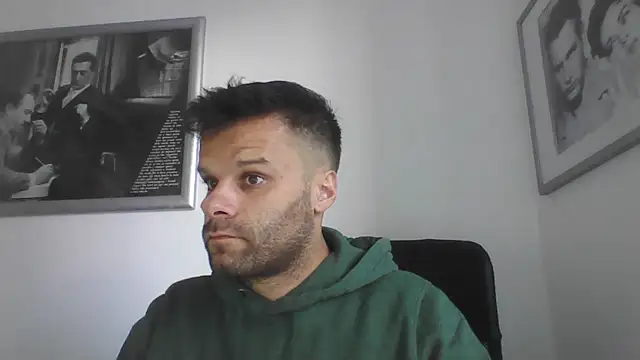 Snapshot of FROCETTO93 chatting on 9, 10, 2025 FROCETTO93 online show from 9, 10, 2025