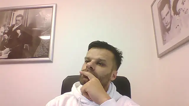 Snapshot of FROCETTO93 chatting on 17, 10, 2025 FROCETTO93 online show from 17, 10, 2025