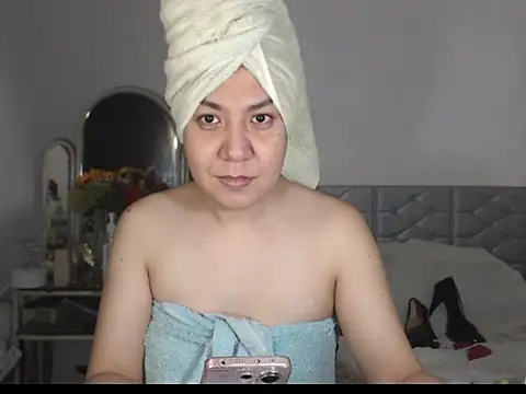 Snapshot of stellahugeX chatting on 18, 10, 2025 stellahugeX online show from 18, 10, 2025