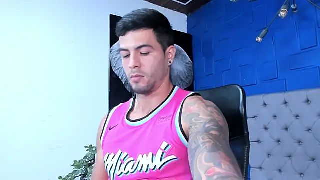 Snapshot of andres-clark92 chatting on 7, 11, 2025 andres-clark92 online show from 7, 11, 2025