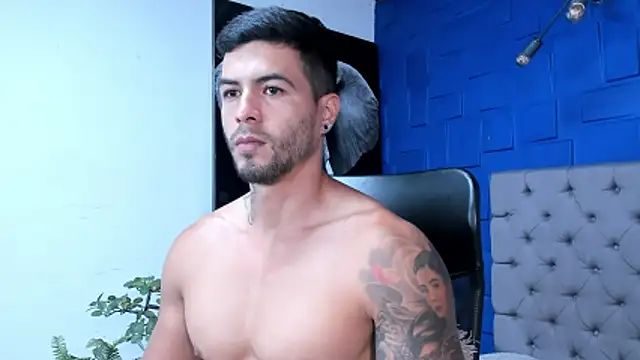 Snapshot of andres-clark92 chatting on 17, 11, 2025 andres-clark92 online show from 17, 11, 2025