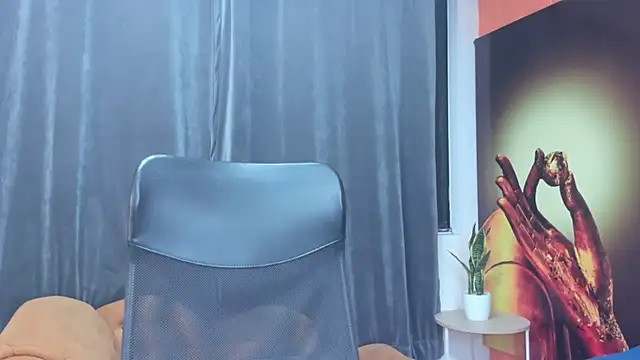 Snapshot of andres-clark92 chatting on 28, 11, 2025 andres-clark92 online show from 28, 11, 2025