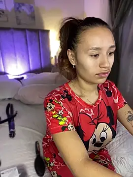 Snapshot of juliana-mancini chatting on 9, 4, 2026 juliana-mancini online show from 9, 4, 2026