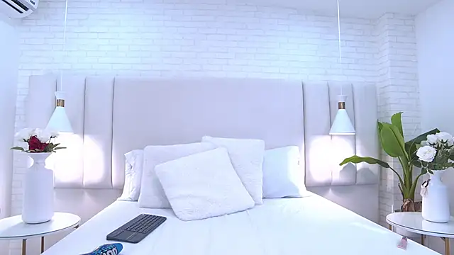 Snapshot of Sophie_DearGB chatting on 23, 9, 2025 Sophie DearGB online show from 23, 9, 2025