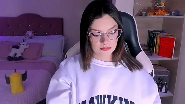 OphelianaRose33 online show from 6, 1, 2026