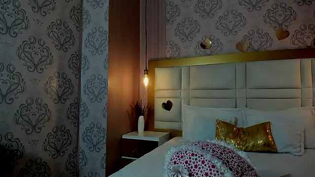 luna hot ass online show from 14, 2, 2026