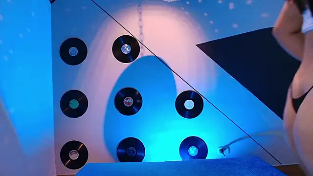 Lilith and Khloe online show from 15, 2, 2026