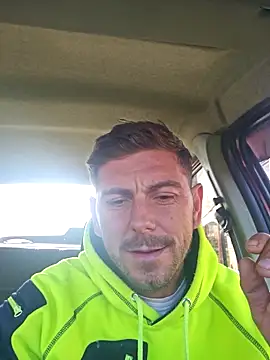 Snapshot of Alex-andru88 chatting on 17, 10, 2025 Alex-andru88 online show from 17, 10, 2025