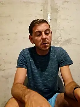 Snapshot of Alex-andru88 chatting on 28, 10, 2025 Alex-andru88 online show from 28, 10, 2025