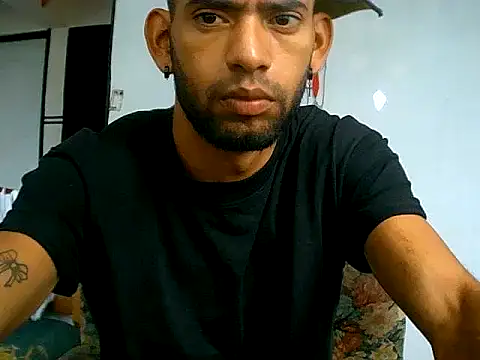 Snapshot of Negritohot2828 chatting on 5, 4, 2026 Negritohot2828 online show from 5, 4, 2026
