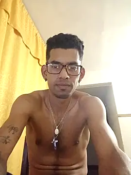Snapshot of Negritohot2828 chatting on 16, 4, 2026 Negritohot2828 online show from 16, 4, 2026