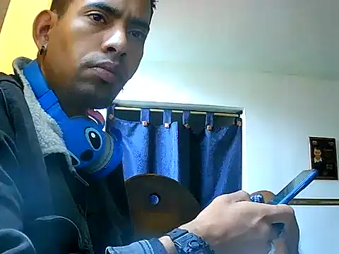 Snapshot of Negritohot2828 chatting on 20, 4, 2026 Negritohot2828 online show from 20, 4, 2026