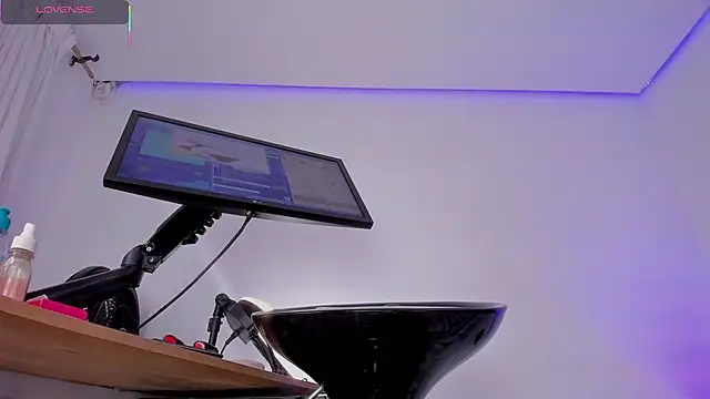 eva rain  online show from 4, 3, 2026